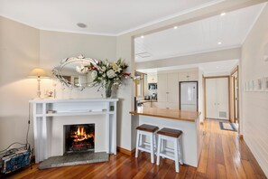 Interior - Wellington - Eastbourne 2 bedrm beachfront cottage with WiFi (Eastbourne Beach)