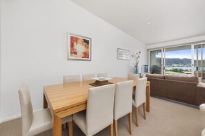 Dining - Apollo Blue 12 (Apollo Bay)