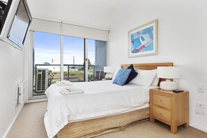 3 bedrooms, bed sheets - Apollo Blue 12 (Apollo Bay)