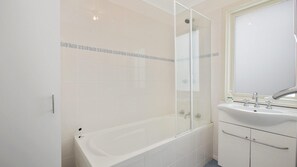 Dusche, kostenlose Toilettenartikel, Haartrockner