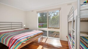 2 Schlafzimmer, Bügeleisen/Bügelbrett