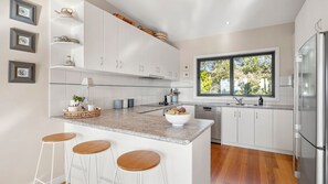 Fridge, oven, dishwasher, toaster - Woorolong - Space for the whole family (Lorne)