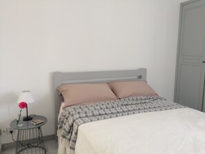 2 chambres, fer et planche à repasser, accès Internet, draps fournis