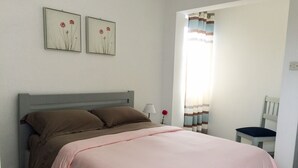 2 bedrooms, iron/ironing board, internet, bed sheets