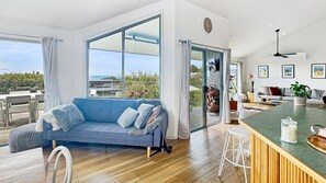 TV, fireplace, DVD player - SeaEsta - Modern Beachside Escape in Tranquil North Lorne (Lorne)
