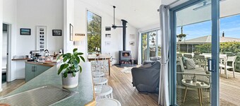 SeaEsta - Modern Beachside Escape in Tranquil North Lorne