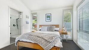 3 bedrooms, iron/ironing board, internet