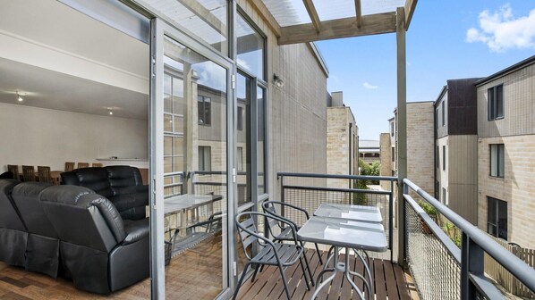 تناول الطعام بالخارج