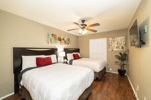 3 bedrooms, desk, iron/ironing board, free WiFi