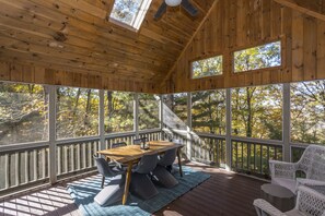 Dining - Modern Home Private with Beautiful Mountain Views & Fire Pit (Flat Rock)
