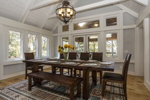 Dining - Modern Home Private with Beautiful Mountain Views & Fire Pit (Flat Rock)