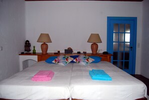 4 bedrooms, desk, iron/ironing board, WiFi - MONTE-RURAL HOUSE 6/8 PEOPLE - Alentejo coast, near Milfontes and Porto Covo (Setubal)