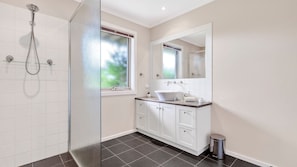 Shower, hair dryer - The Dunes 1 - Peaceful (Apollo Bay)