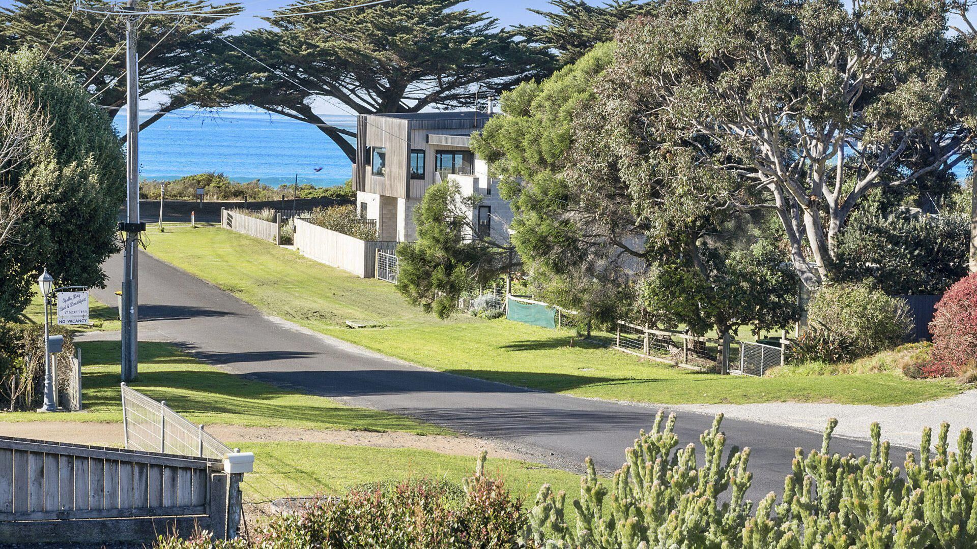 المنطقة المحيطة بالمنشأة