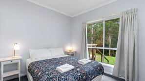 3 bedrooms, iron/ironing board, bed sheets - A Little Touch Of Paradise- Stunning Otway Setting (Apollo Bay)