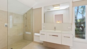 Dusche, kostenlose Toilettenartikel