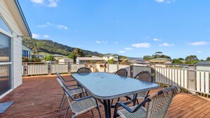 Outdoor dining - Barrabay - Linen Provided & Pet Friendly Inside/Out (Apollo Bay)