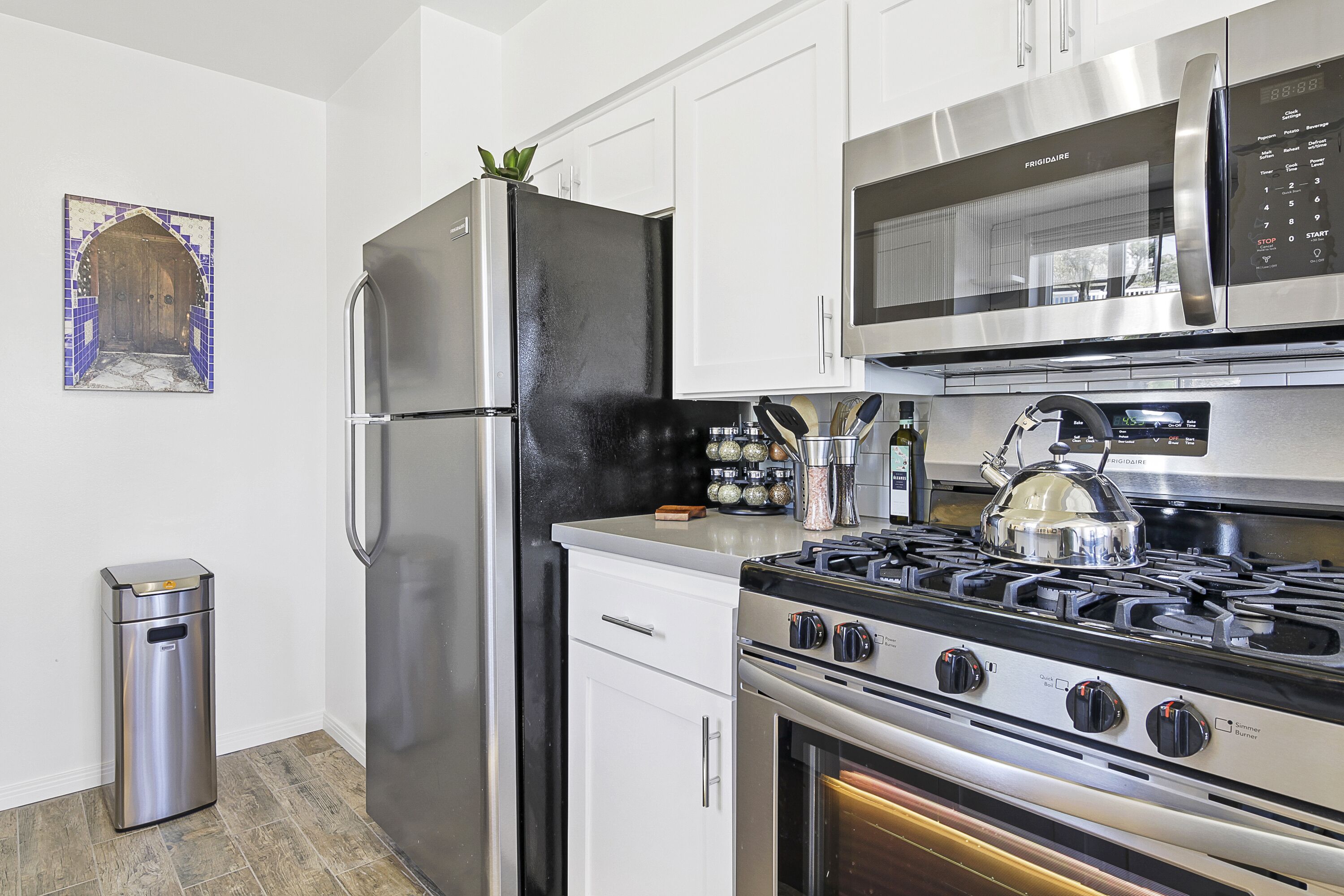 Kühlschrank, Geschirrspüler, Wasserkocher, Toaster