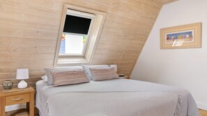 2 bedrooms, iron/ironing board, Internet, bed sheets