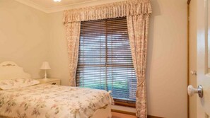 4 chambres, fer et planche à repasser
