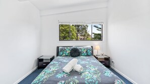 3 bedrooms, iron/ironing board, Internet, bed sheets