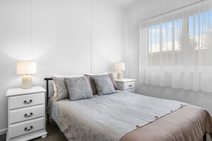 4 bedrooms, iron/ironing board