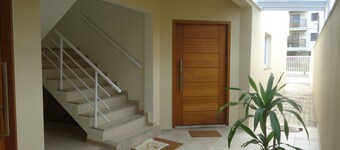 Confortables habitaciones de 50 metros de la playa.