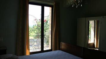 2 Schlafzimmer, Reisekinderbett, kostenloses WLAN, Bettwäsche