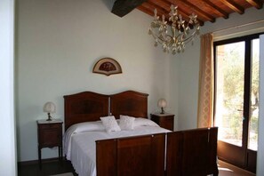 2 habitaciones, cuna de viaje, wifi gratis y ropa de cama