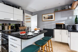 Fridge, microwave, oven, dishwasher - This elegant Grade II listed house is in a quiet street in beautiful Tenby (Tenby)