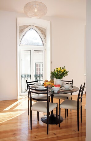 Dining - Arthistorian's Residence ★ central & sunny (Lisboa)
