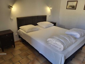 2 chambres, fer et planche à repasser, lit parapluie, Wi-Fi gratuit