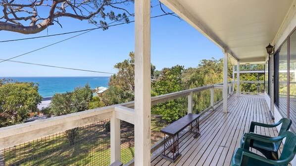 Property grounds - Retro Retreat - Old school fun (Lorne)