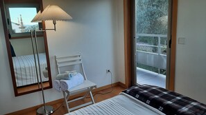 4 camere, ferro/asse da stiro, culla da viaggio, lenzuola
