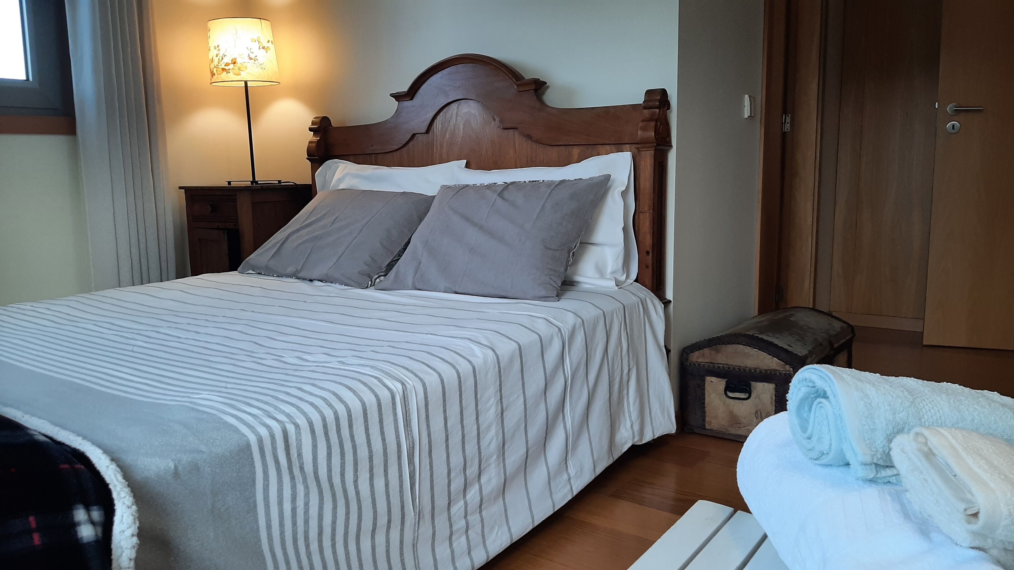 4 bedrooms, iron/ironing board, travel crib, bed sheets