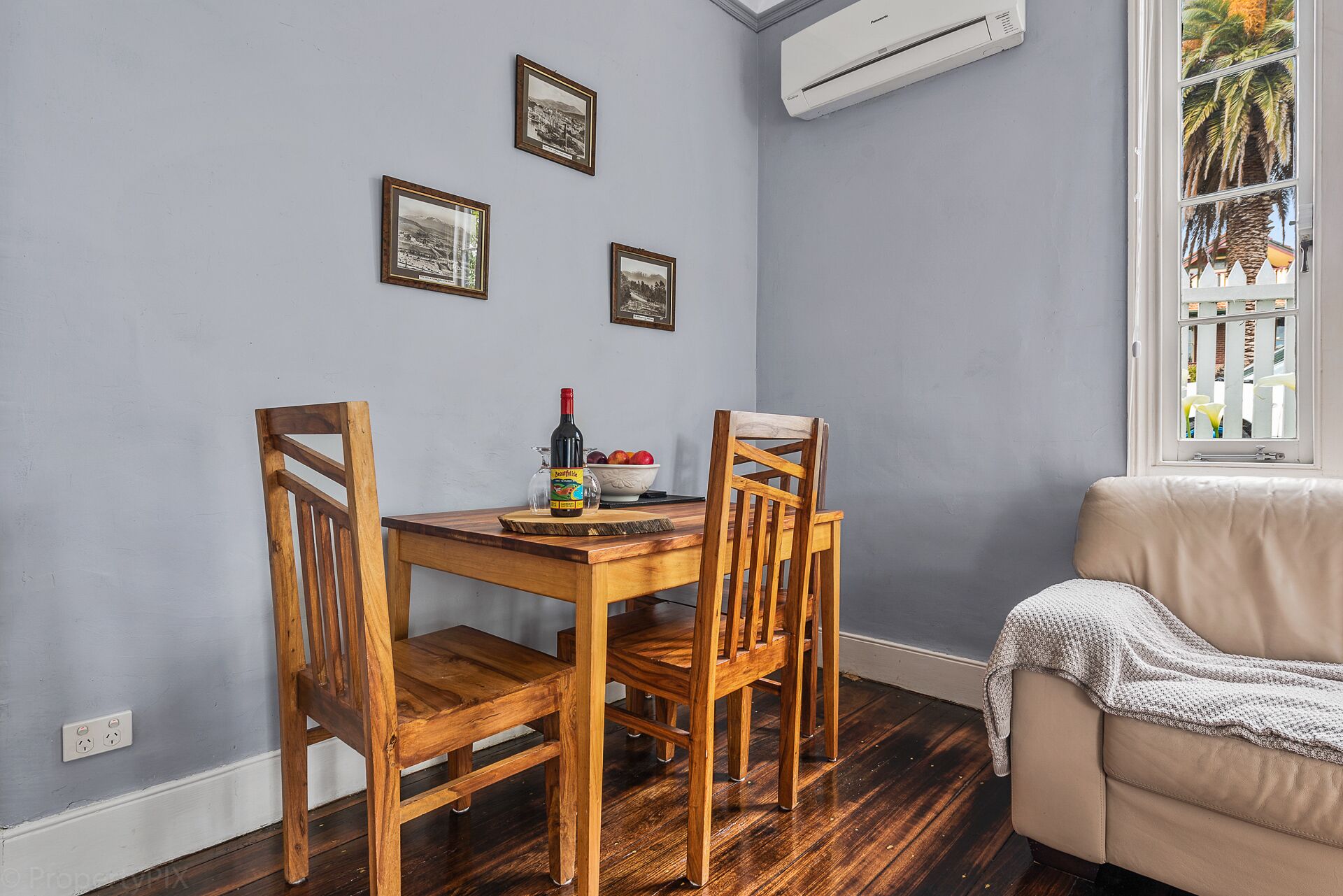 Gatehouse on Stoke is a fully modernised cosy and inviting Heritage cottage. — image 5