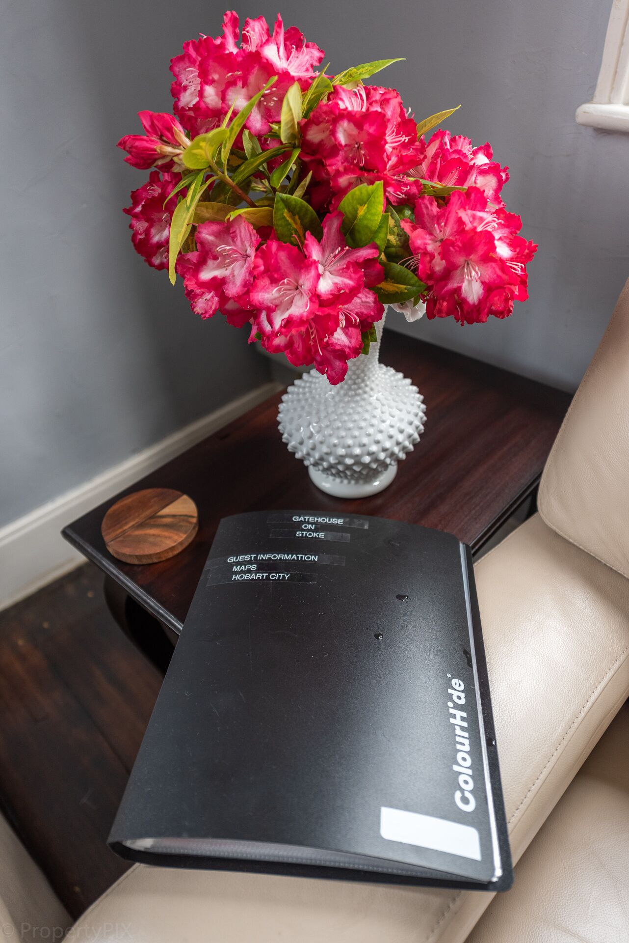 Gatehouse on Stoke is a fully modernised cosy and inviting Heritage cottage. — image 18