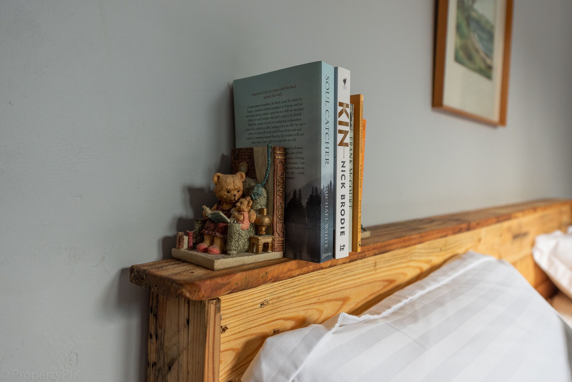 Gatehouse on Stoke is a fully modernised cosy and inviting Heritage cottage. — image 14