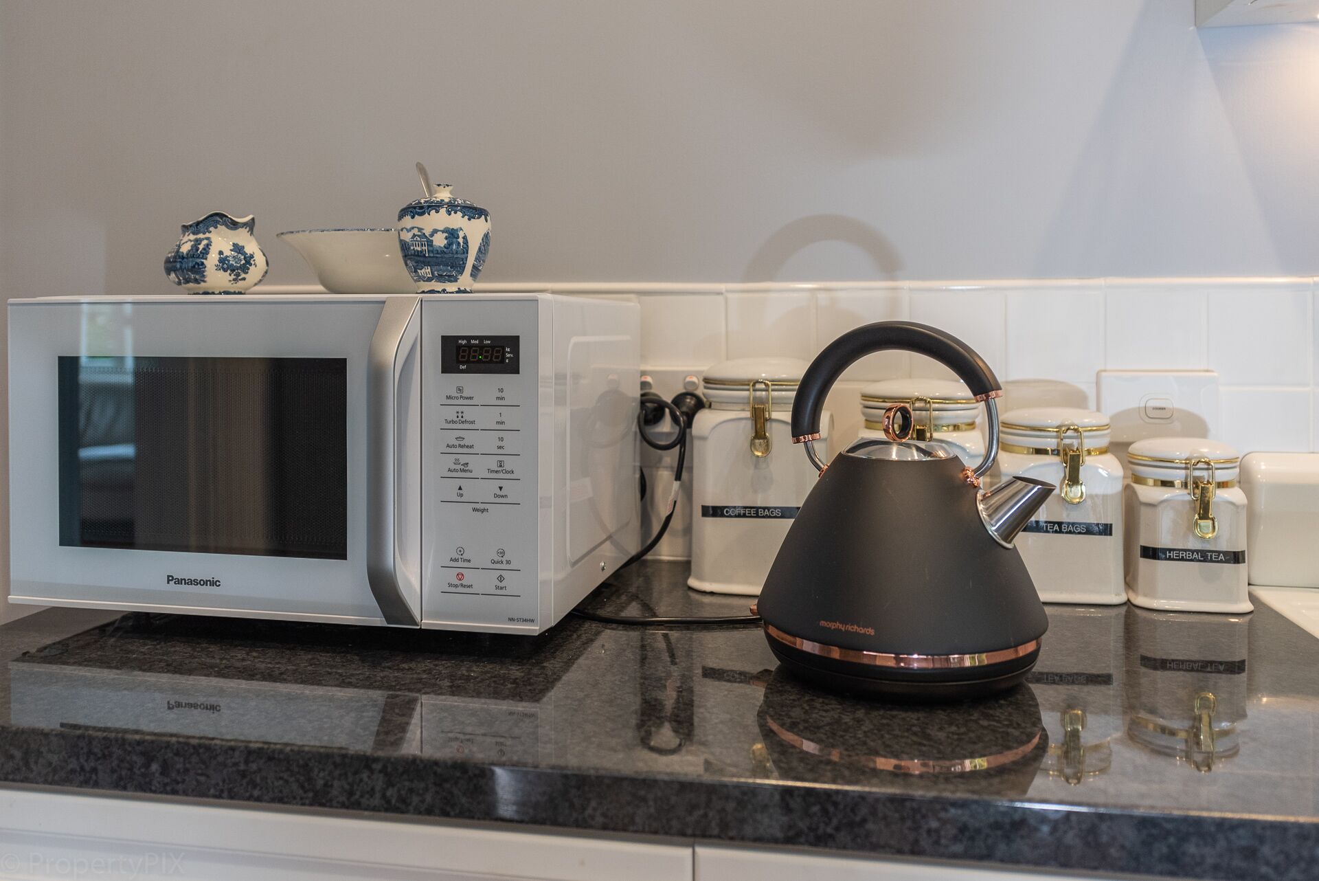 Gatehouse on Stoke is a fully modernised cosy and inviting Heritage cottage. — image 7