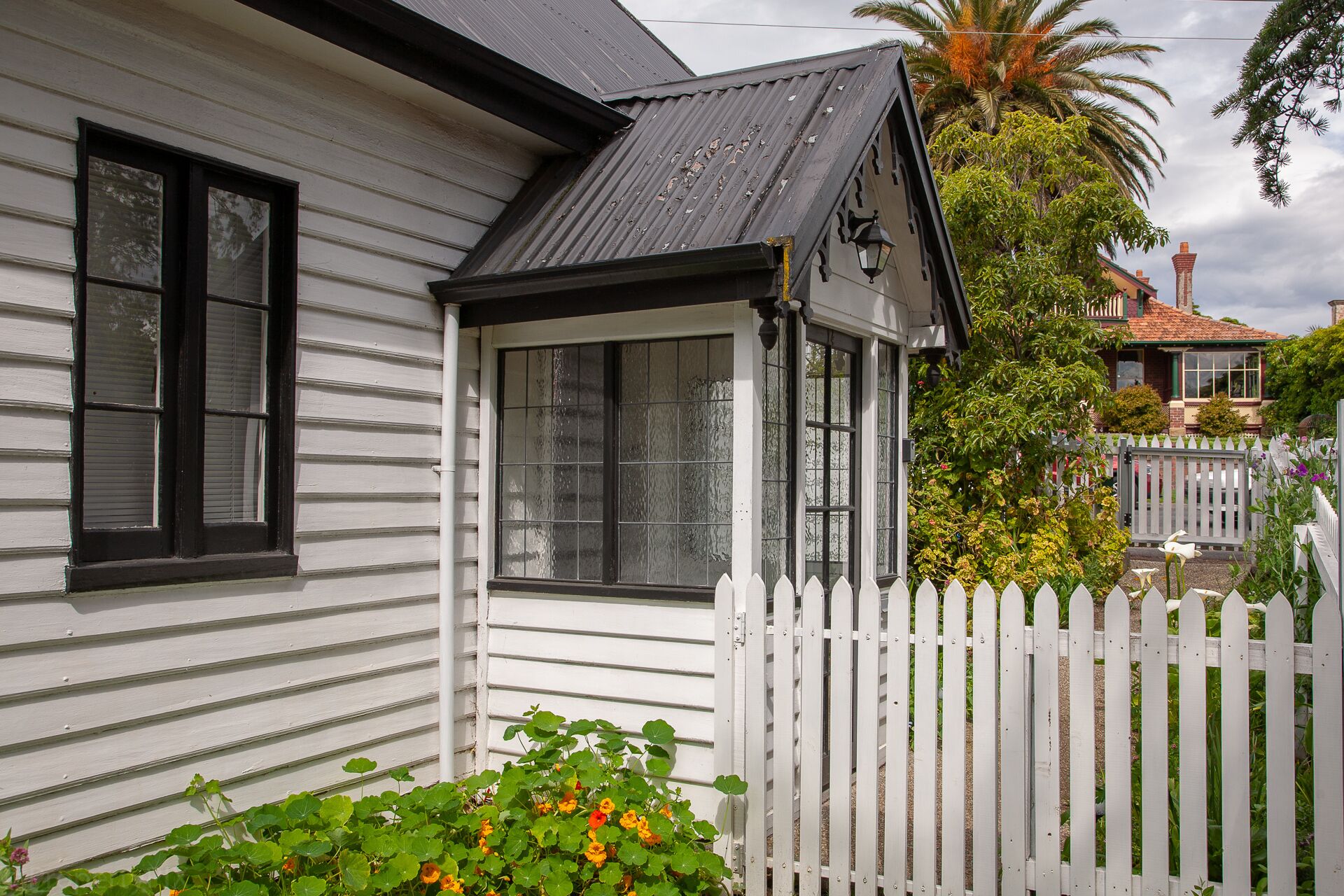 Gatehouse on Stoke is a fully modernised cosy and inviting Heritage cottage. — image 25