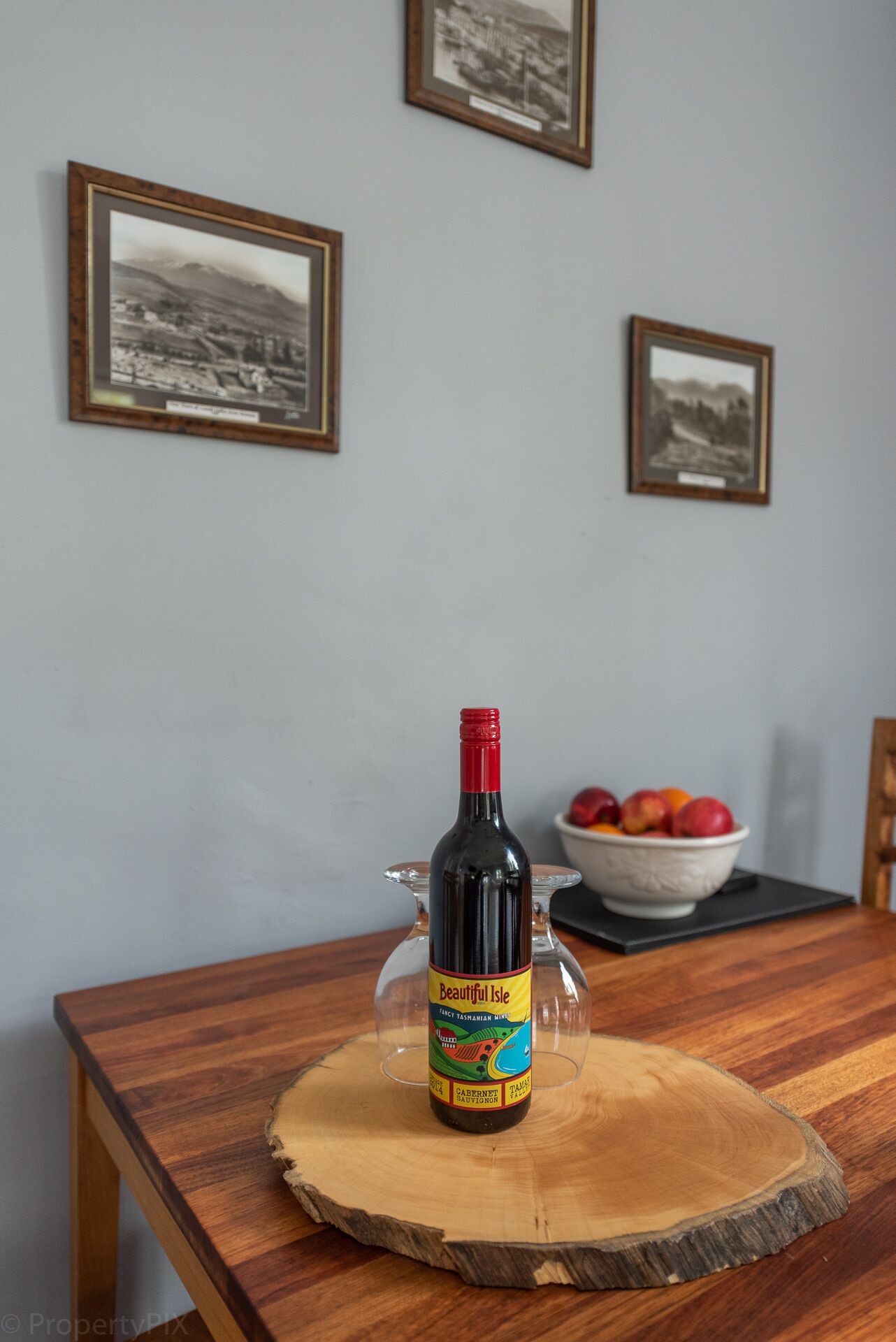 Gatehouse on Stoke is a fully modernised cosy and inviting Heritage cottage. — image 20