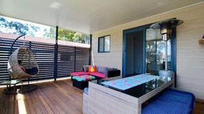 Terrace/patio - The Weekender Jervis Bay - 8 MIN DRIVE TO HYAMS BEACH!! (Old Erowal Bay)