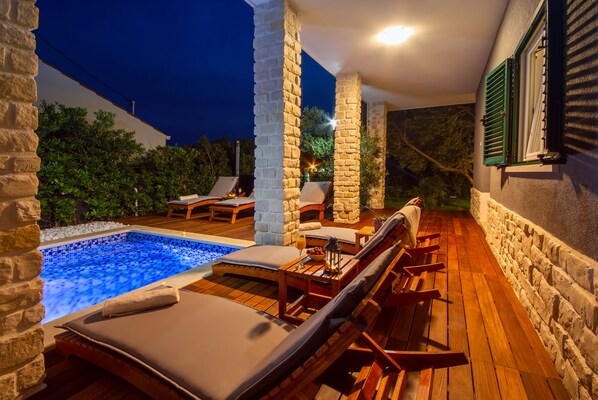Outdoor pool, a heated pool