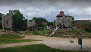 منطقة لعب الأطفال - خارجية