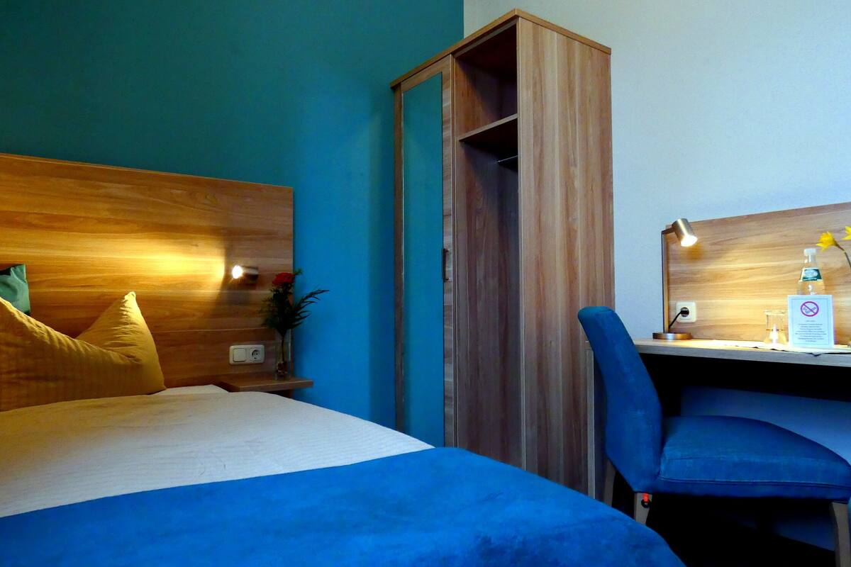 Single Room | Individually decorated, individually furnished, blackout drapes