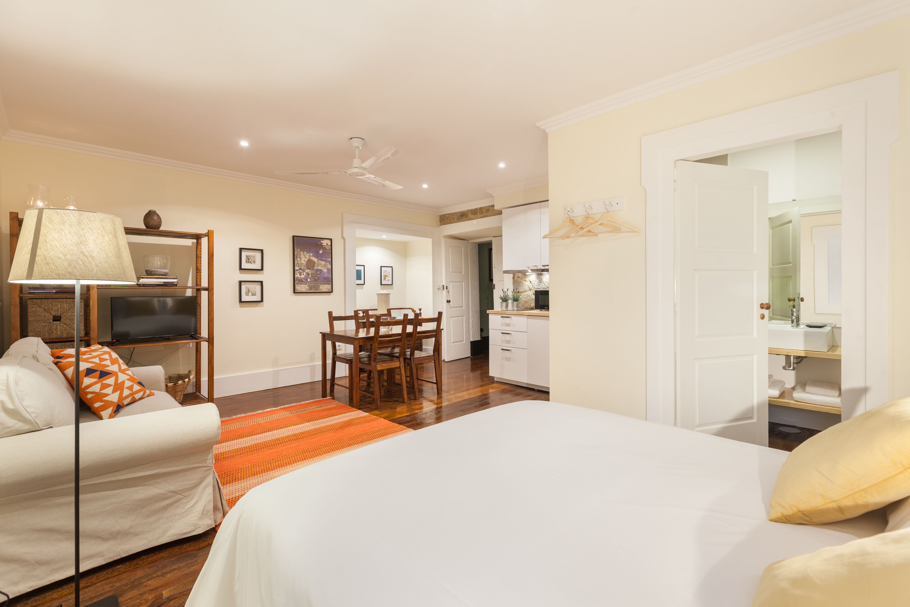 Decoración individual y sistema de insonorización