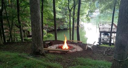 2. 5 metsäinen hehtaaria hiljaisella syvänmeren laella - luo upeita lomamuistoja