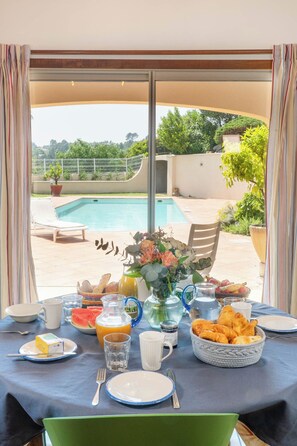 Dining - Provencal villa with heated private pool (Aubenas)