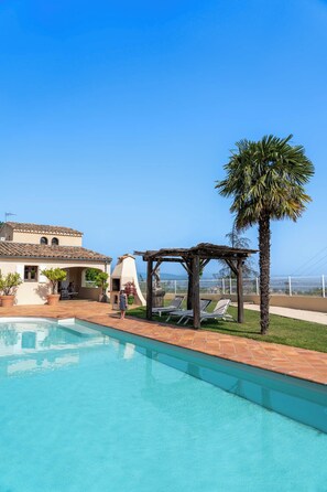 A heated pool - Provencal villa with heated private pool (Aubenas)