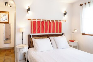 2 bedrooms, desk, iron/ironing board, travel cot